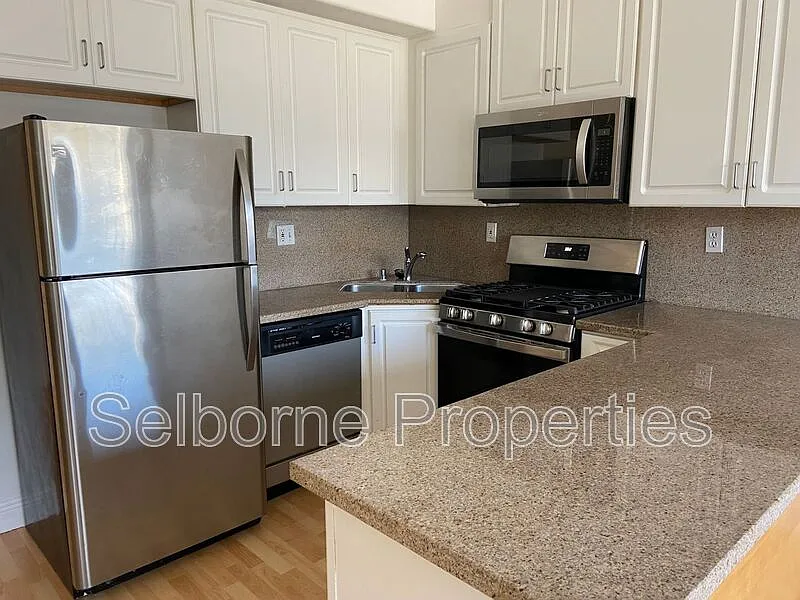 1515 14th Ave #204