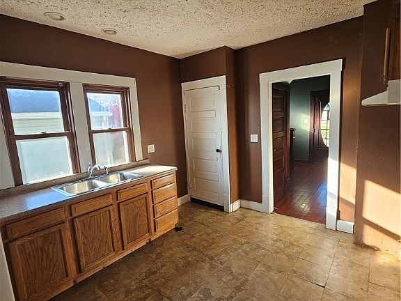 3rd image of 127 Pine St