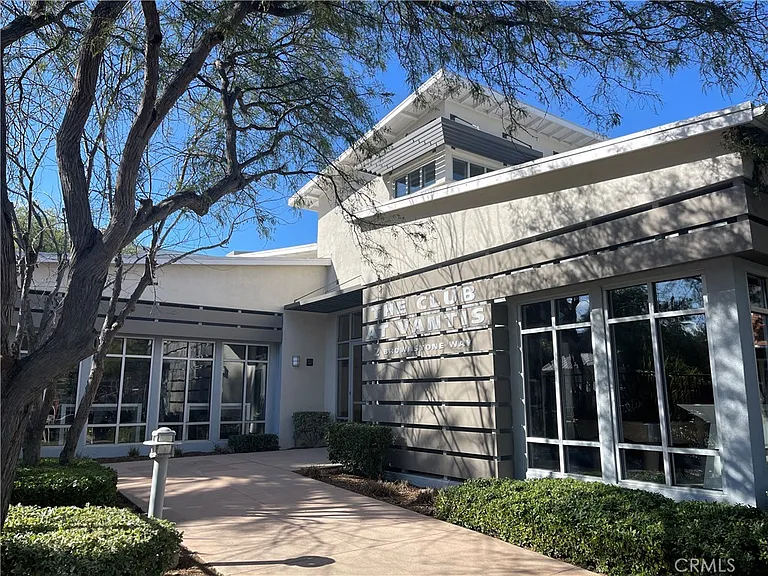 71 Vantis Dr — Photo 38