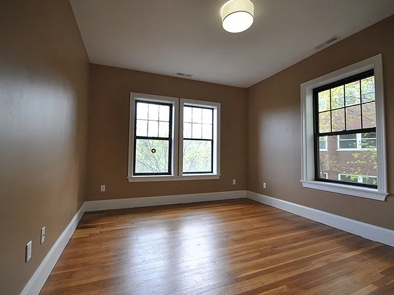 1592 Beacon St — Photo 4