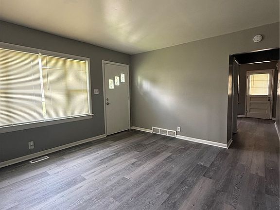 3rd image of 4920 Queens Ave