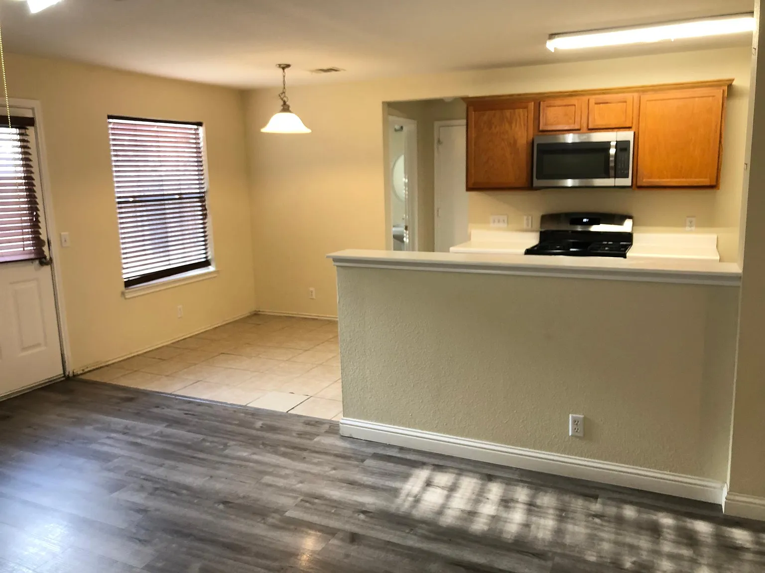 3 bed, 2.5 bath, 1590 sqft, $2,195 — Photo 3