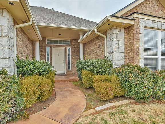 3rd image of 1809 NW 164th Cir