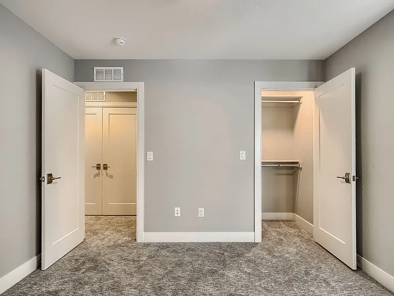 718 W 1st Ave — Photo 34