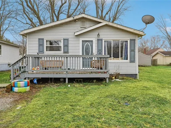 2688 Meadow Dr, Akron, OH 44312