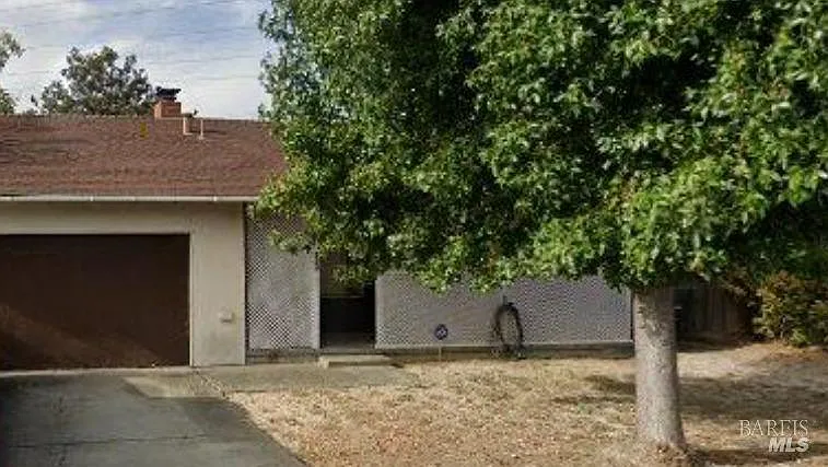 165 Maywood Dr photo 1
