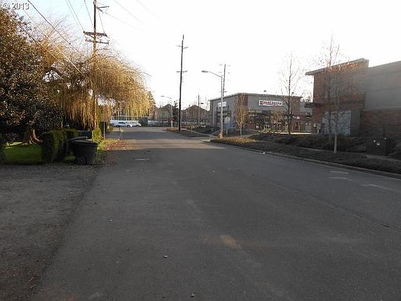 3rd image of 100 NE 43rd Ave