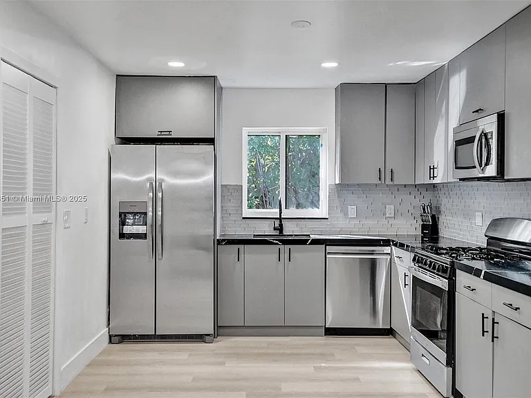 1230 Johnson St — Photo 57