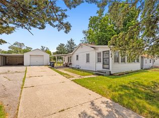 2513 E 40th Ct, Des Moines, IA 50317