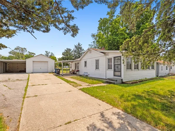 2513 E 40th Ct, Des Moines, IA 50317