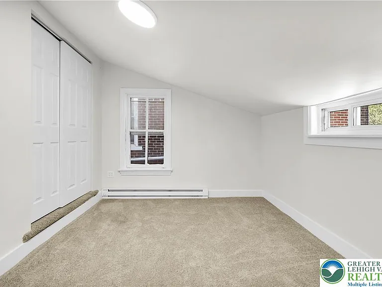 128 W Fairview St — Photo 16