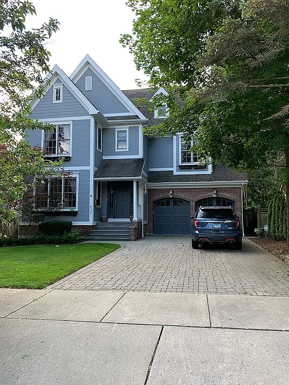 636 Wayland Ave photo 1