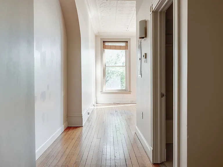 121 W Broad St — Photo 22
