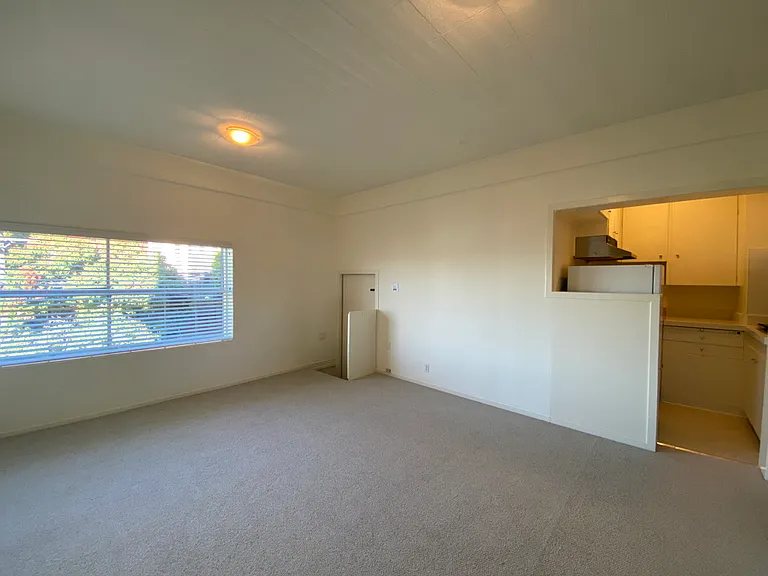 2523 Leavenworth St — Photo 12