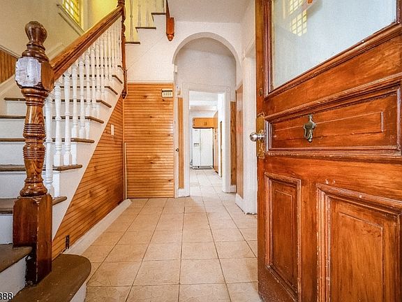 4th image of 741 Highland Ave