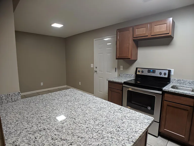 2435 S Dixie Dr — Photo 6