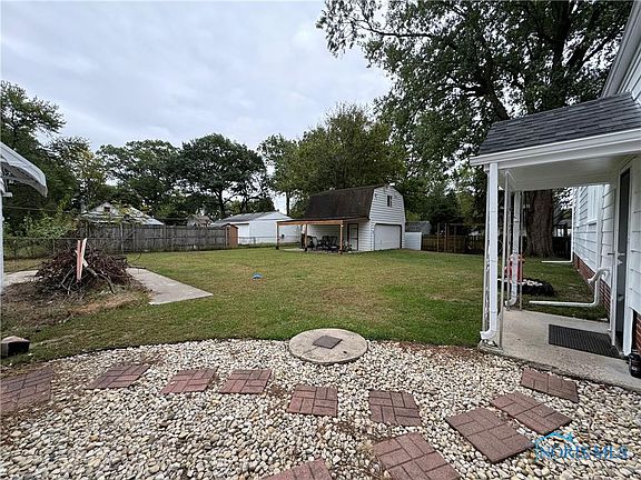 5th image of 102 Leander Dr
