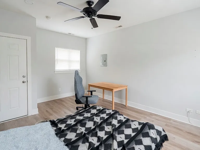 4006 N Bell Ave #1 — Photo 4