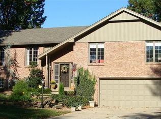 1520 S Forrest Heights Ave, Springfield, MO 65809