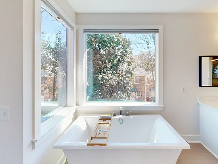 1220 Lomax Ave — Photo 31