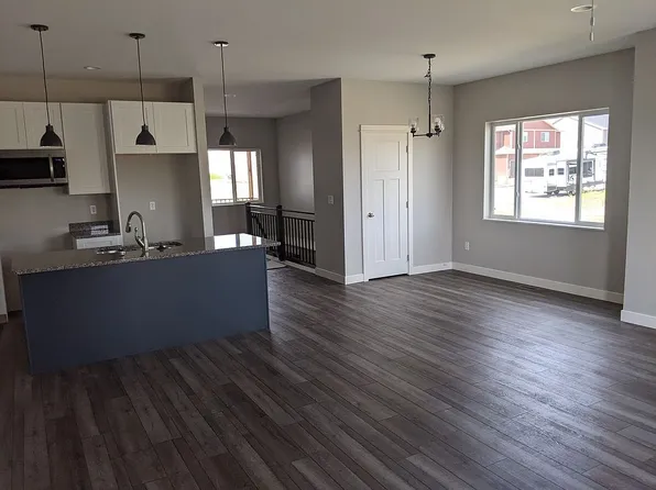 630 Copperfield Dr, Rapid City, SD 57703