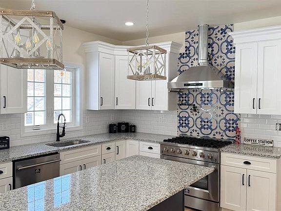 4th image of 425 Stickney Hill Rd