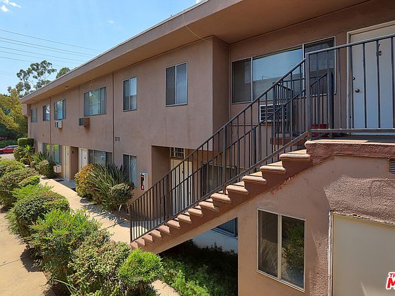 4th image of 10819 Camarillo St