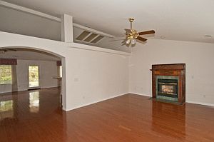 5th image of 2536 Castlewood Dr