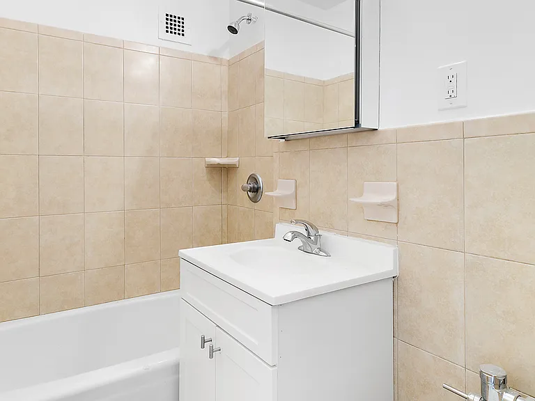 200 E 15th St #4B — Photo 7