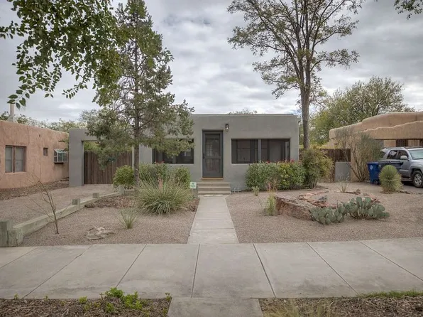 218 Richmond Dr SE, Albuquerque, NM 87106