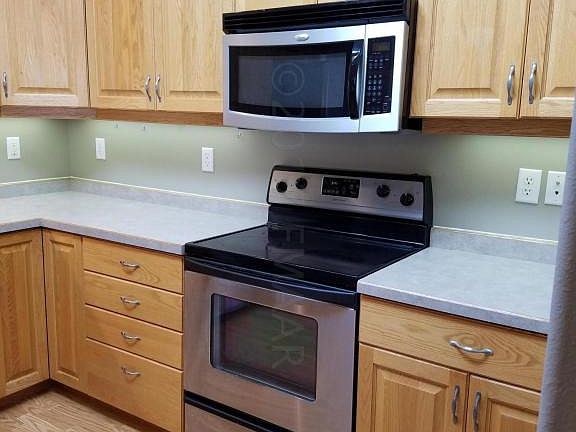 5th image of 914 37th Ave S
