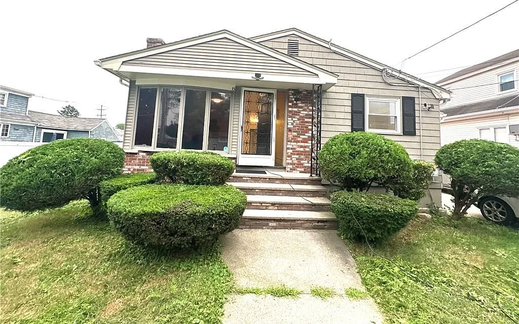 4 bed, 1.0 bath, 2200 sqft, $3,500 — Photo 3