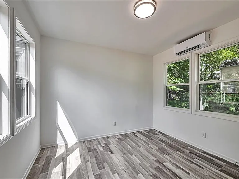 837 Smith St SW #A — Photo 9