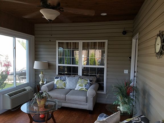 3rd image of 1312 Amber Glades Ln