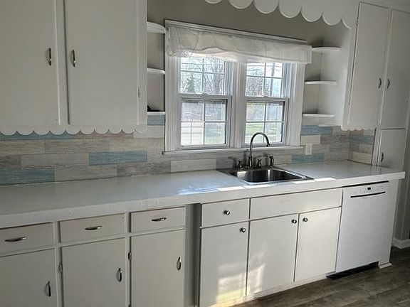 3rd image of 505 Andresen Ct