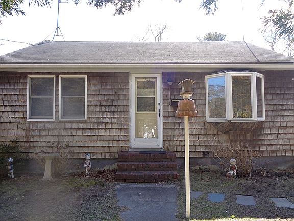 4th image of 16 Briggs Ave