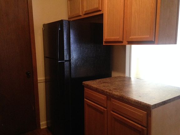 3rd image of 903 Parkwood Dr APT 303