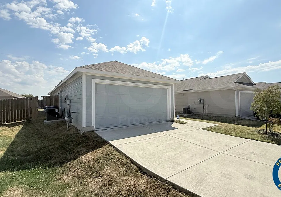 1005 Desert Willow Dr