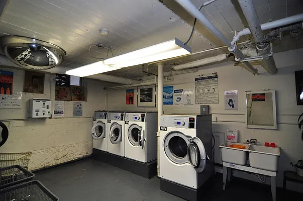 Rented by CENTURY 21 Sunny Gardens Realty, Inc. | media 9