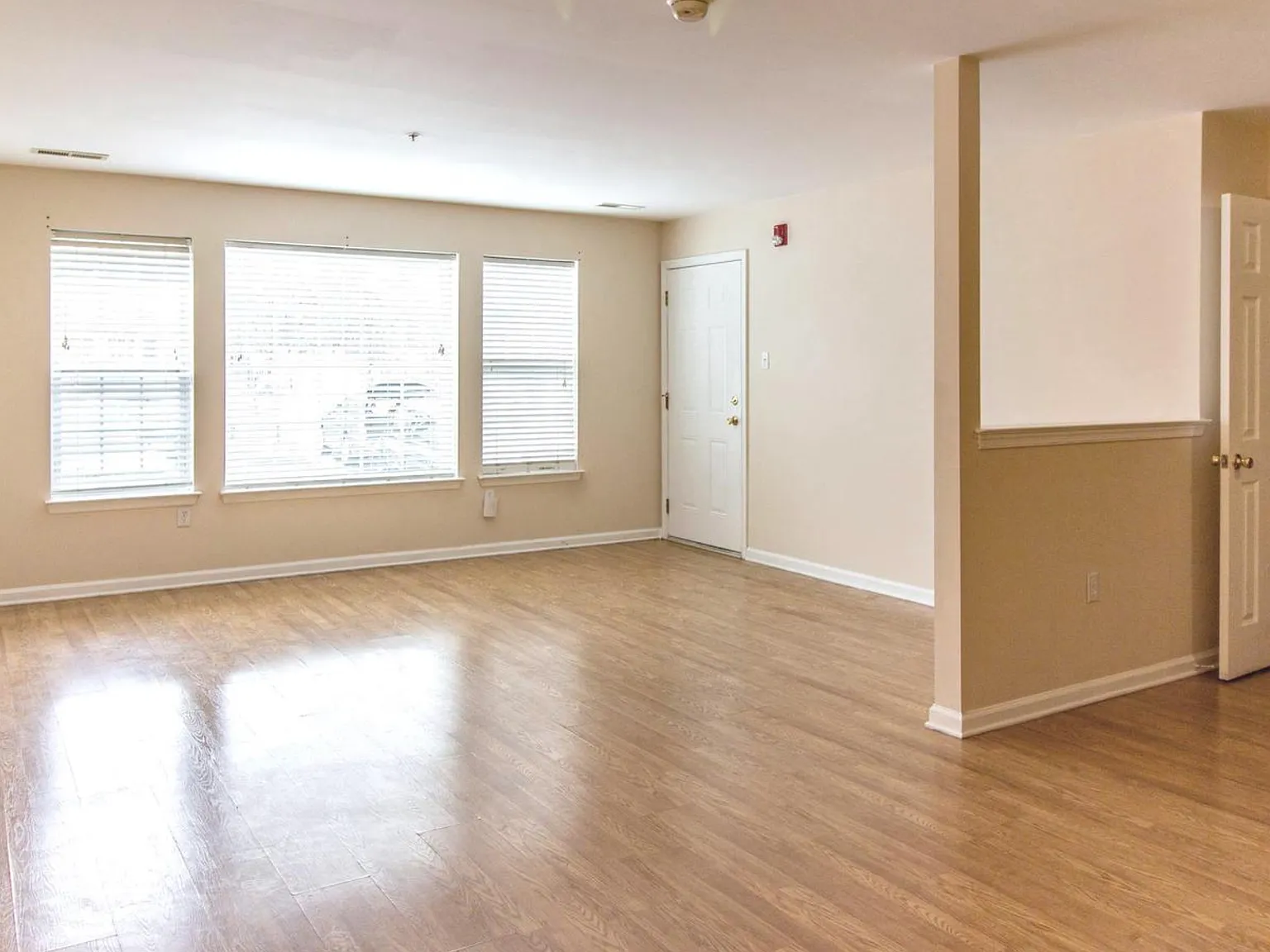 2 bed, 1136 sqft, $1,900 — Photo 1