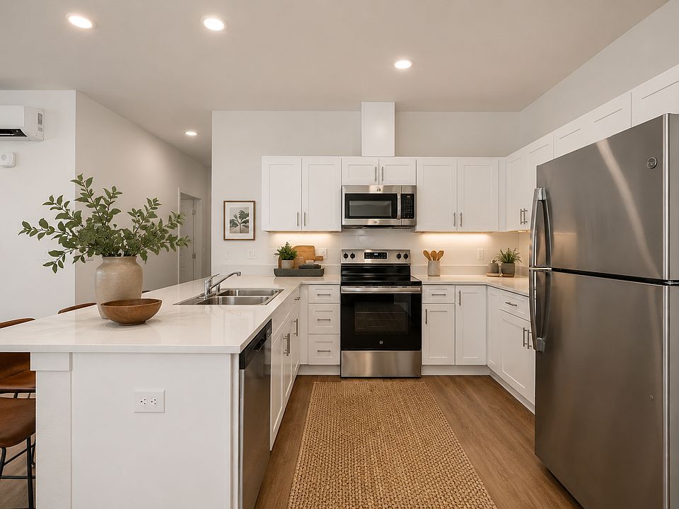 1st image of 505 E Hawthorne Rd #313