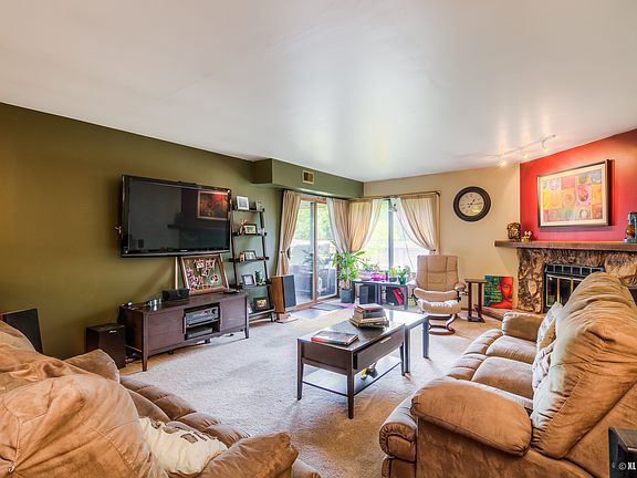 2nd image of 1410 N Sterling Ave Unit 203