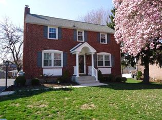 242 Colonial Park Dr, Springfield, PA 19064