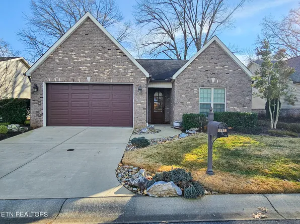 2220 Boulder Crest Ln, Sevierville, TN 37876