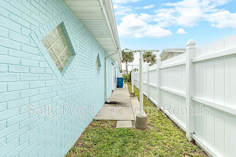 3 bed, 3.0 bath, 2299 sqft, $2,850 — Photo 4