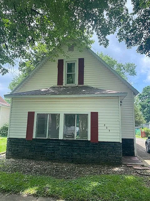 805 S 15th St photo 1