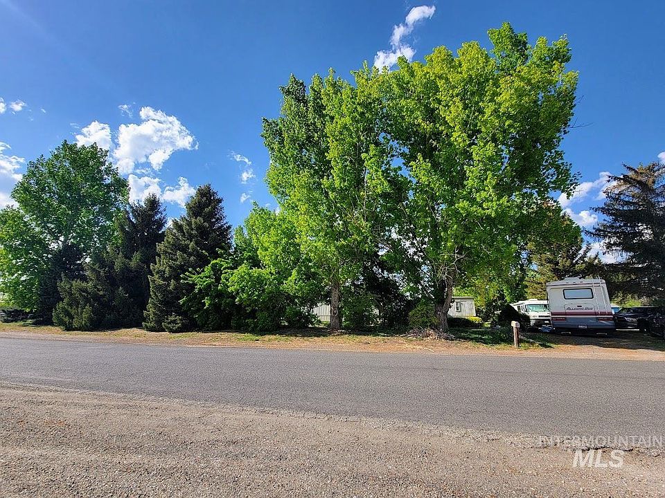 1st image of 170 E Avenue D