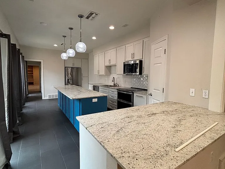 5026 Bellaire Dr S — Photo 27