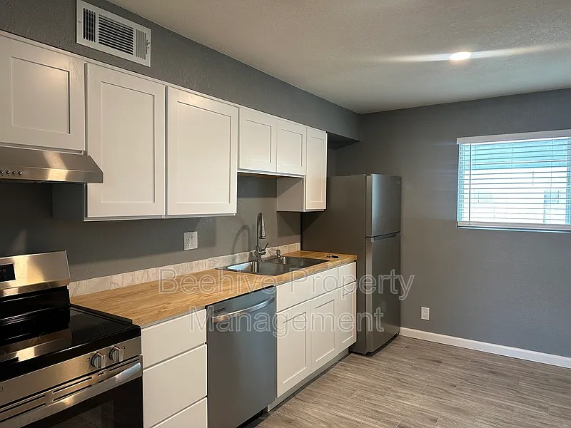 2 bed, 1.0 bath, 990 sqft, $1,399 — Photo 4