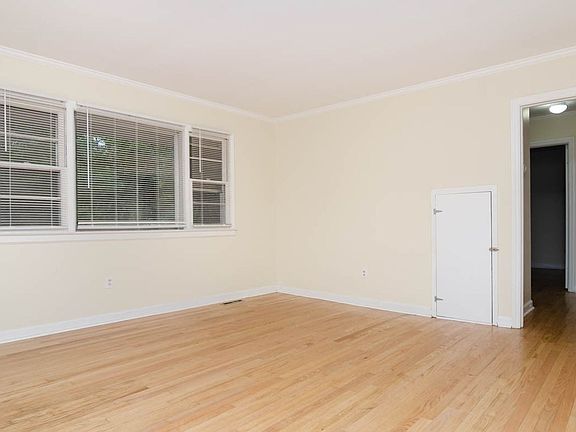 3rd image of 626 S Kerr Ave